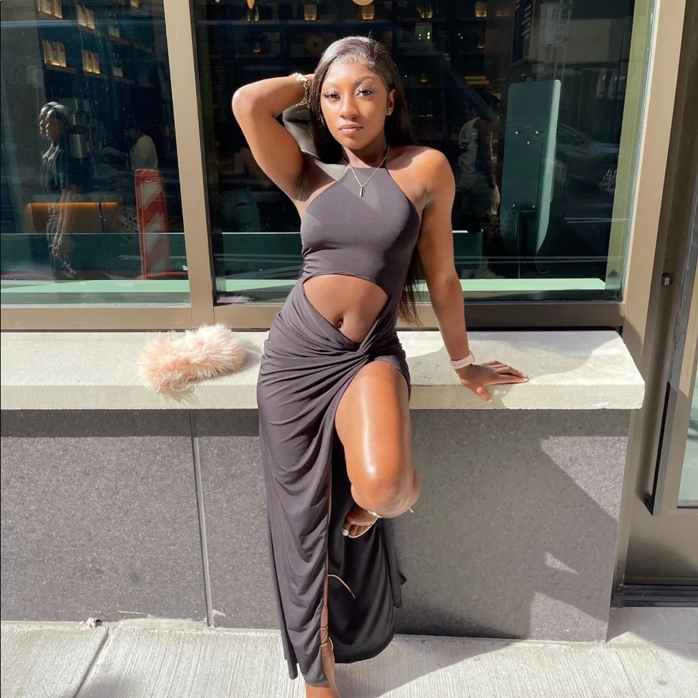 Bodycon dress with split. - Picture 2 of 3